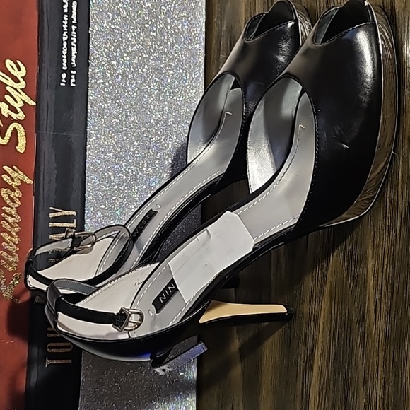 High heel shoes - Picture 2 of 4